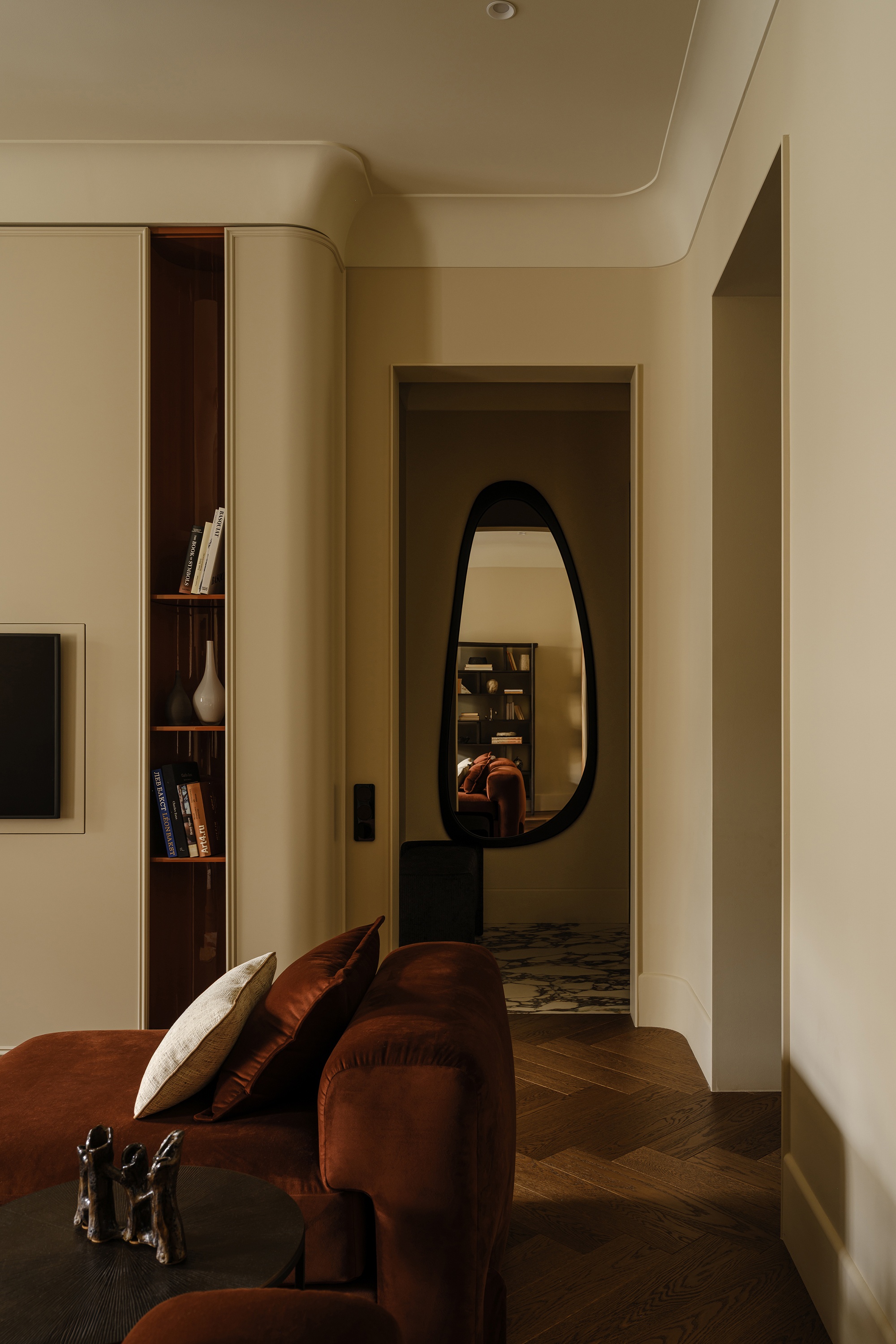 Elegant Apartment in Warm Tones : 当代设计表达丨Vera Lemeshko-0