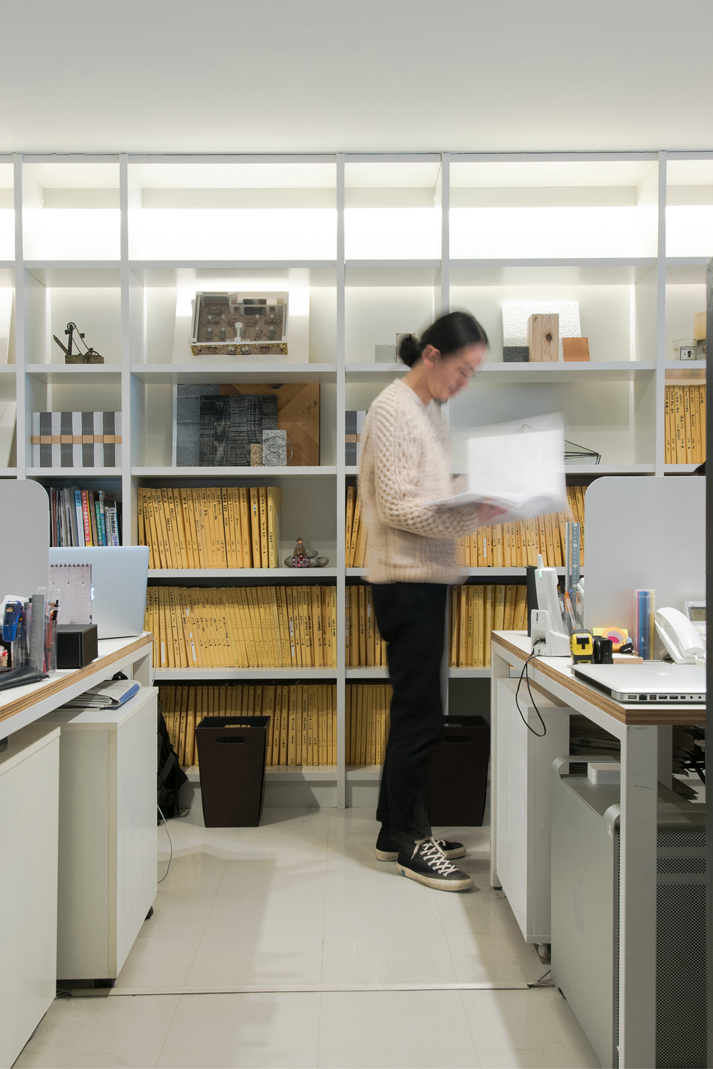 鹅卵石办公室；PEBBLE也可能是特定名称，如品牌名、项目名等，若有更明确语境PEBBLE办公室的表意更明确 此处假设缺乏进一步信息，根据字面直接翻译为鹅卵石办公室 -3