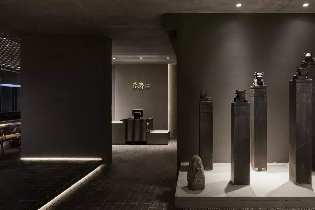 重庆赤犇炭火烤肉店——原始暗黑风潮的美食空间-36