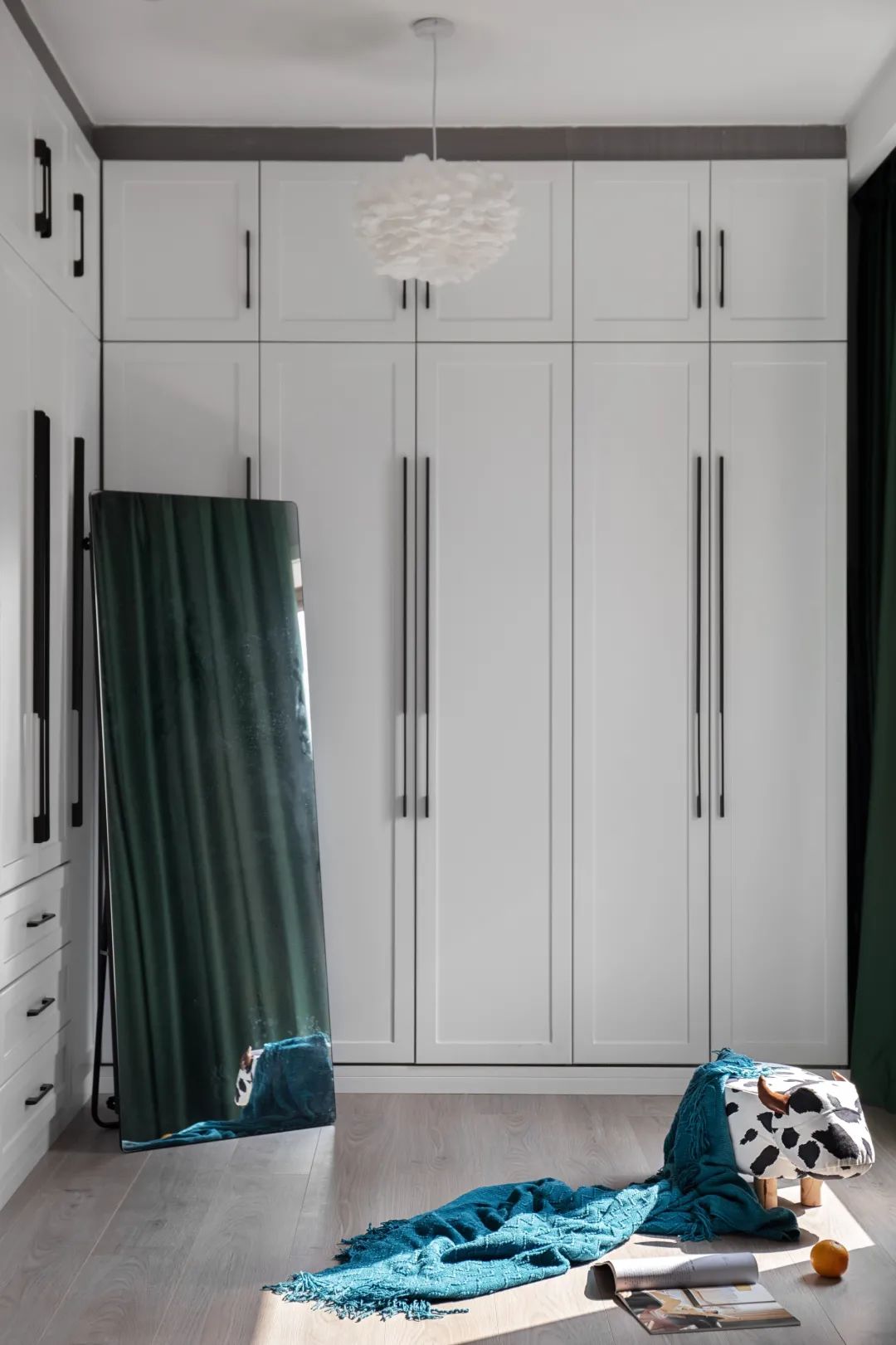 重庆融创春晖十里雍和府 | 黑白灰里的现代简约温情-39