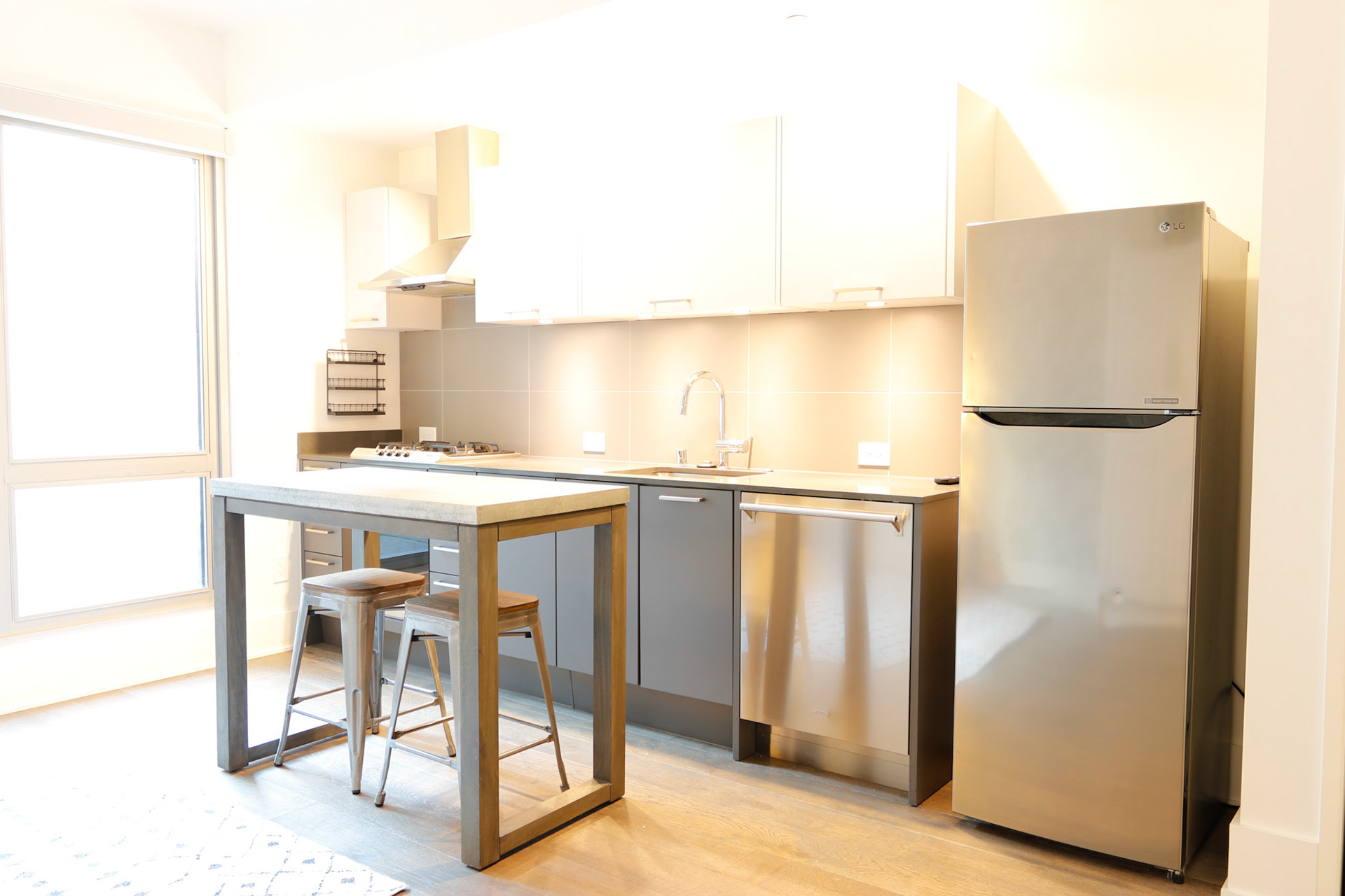 Market St, SF. 94103. AEB 5 Brackets-7