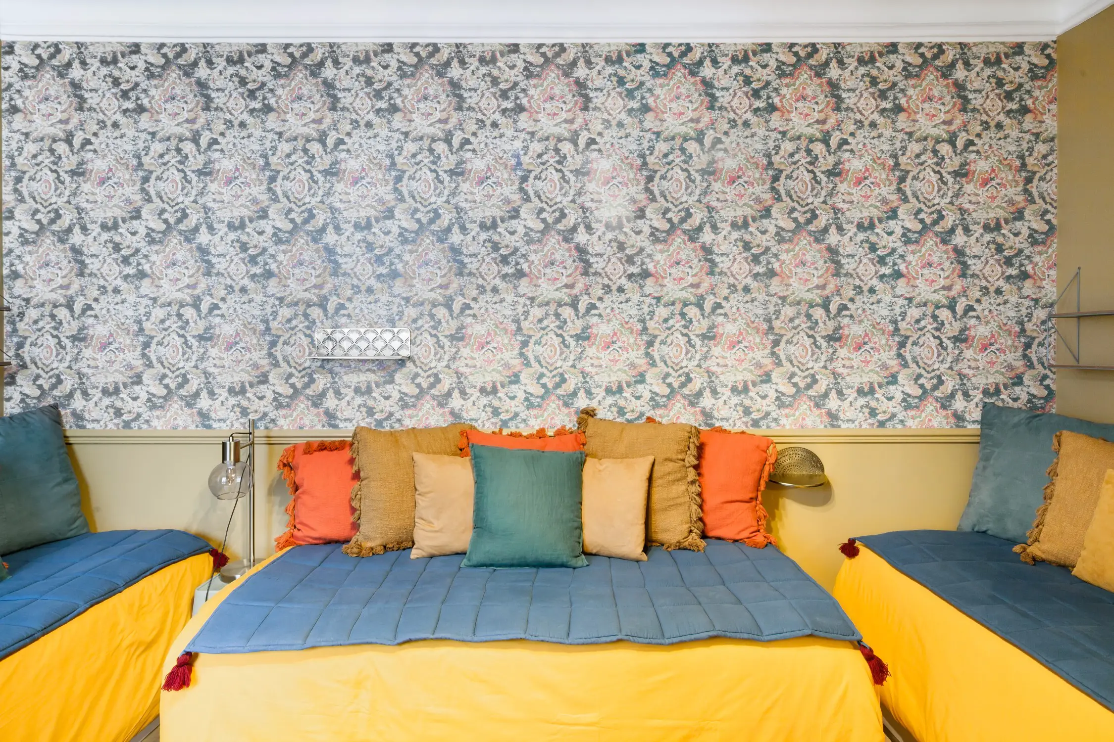 巴黎十九世纪公寓的彩色壁纸和独特设计-17