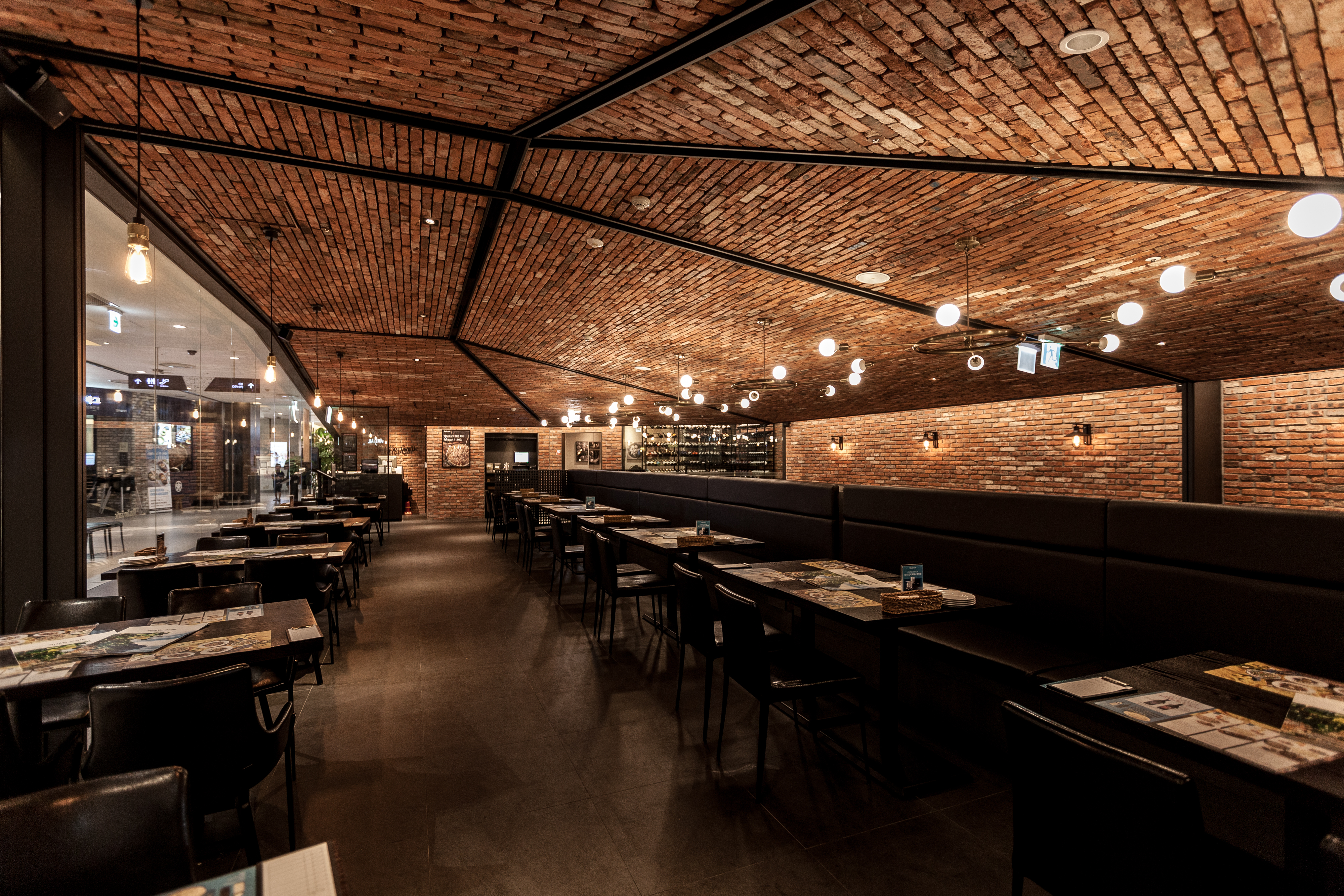 Mad For Garlic Pyeongtaek AK Plaza branch interior design-6