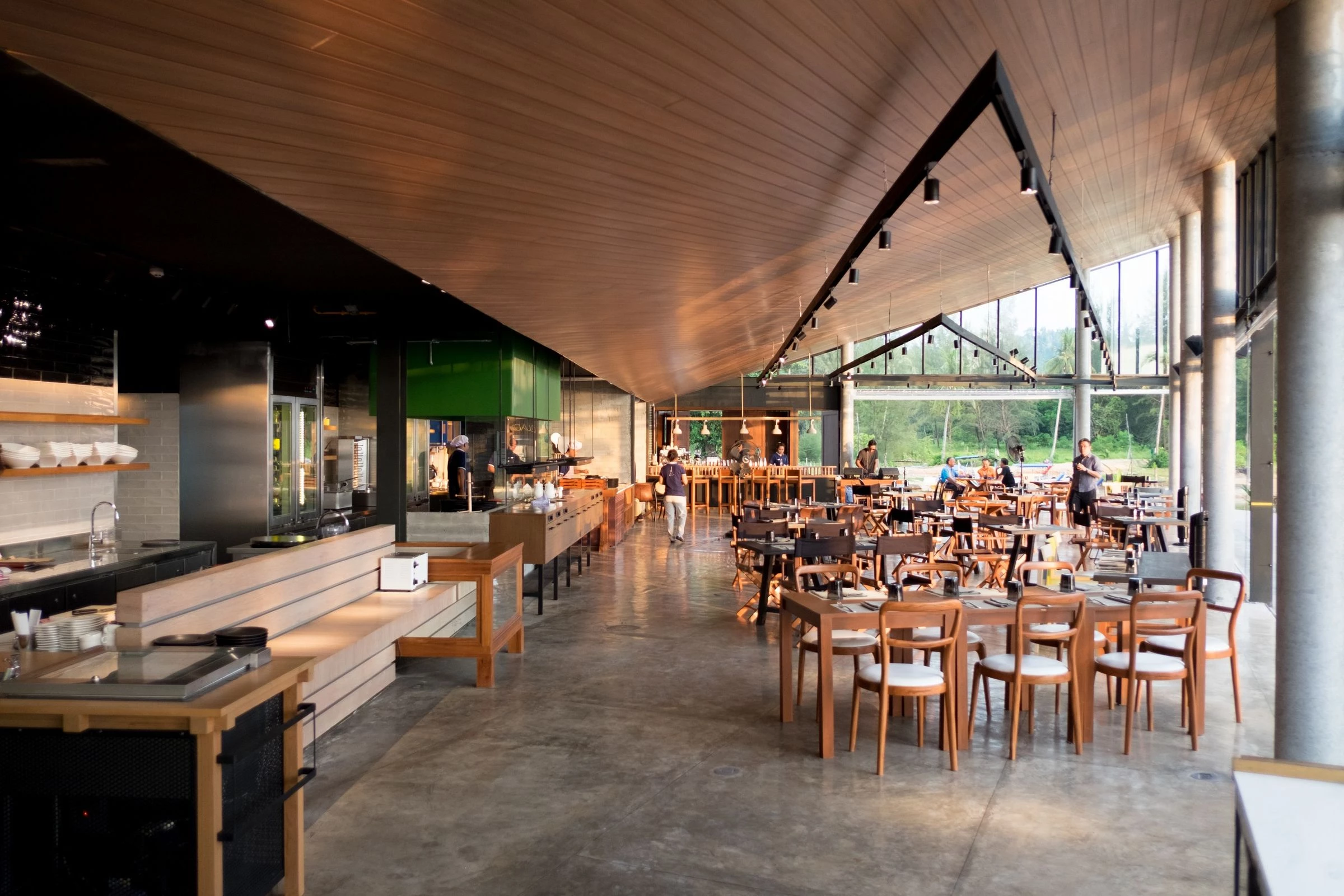 泰国 KOKULO 海滩俱乐部 | 绿意盎然的海岸线休闲空间-20