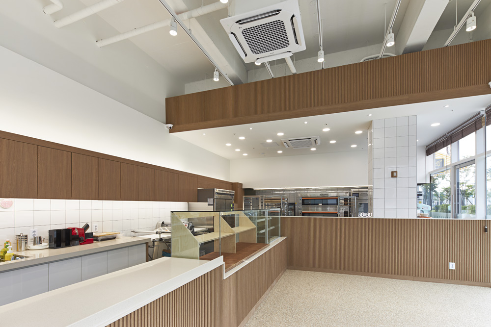 20 平米极简面包店，素雅空间里的精致设计-4