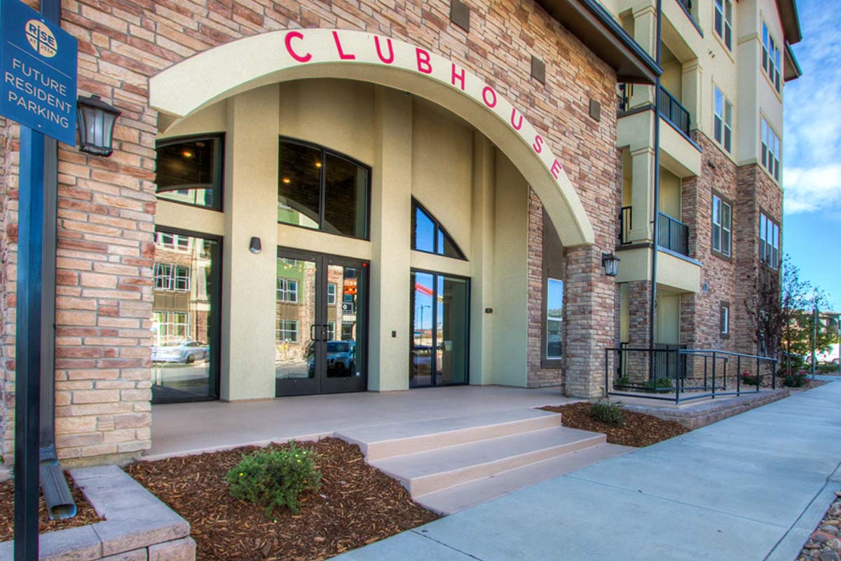 在2534时起床（注：实际时间通常采用24小时制，此处2534可能是有误表达，若2534并非按时间理解，请提供更多背景信息） 丨美国科罗拉多-25