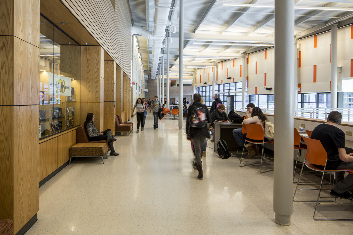 Wyoming 中学百年老校翻新,21 世纪学习环境助力学生成长-28