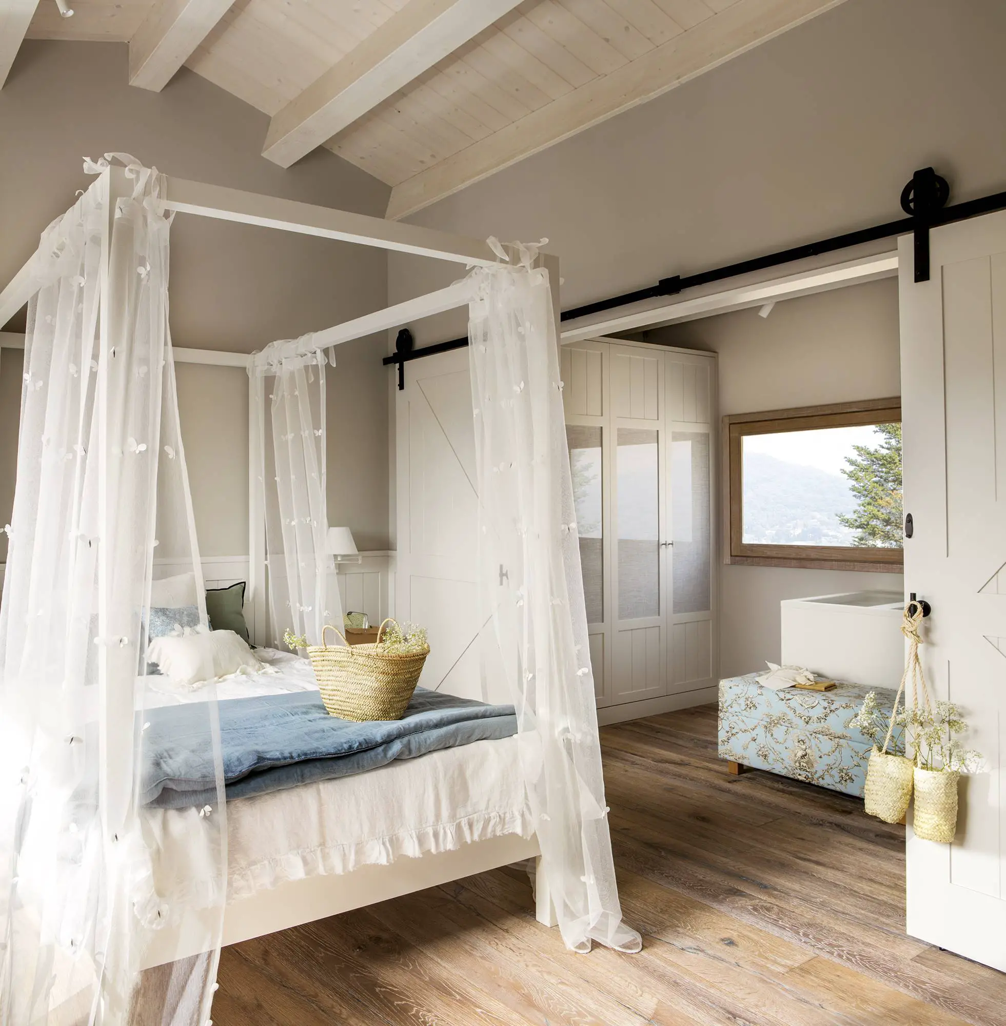 马德里郊区可持续木质别墅的简约自然设计-10