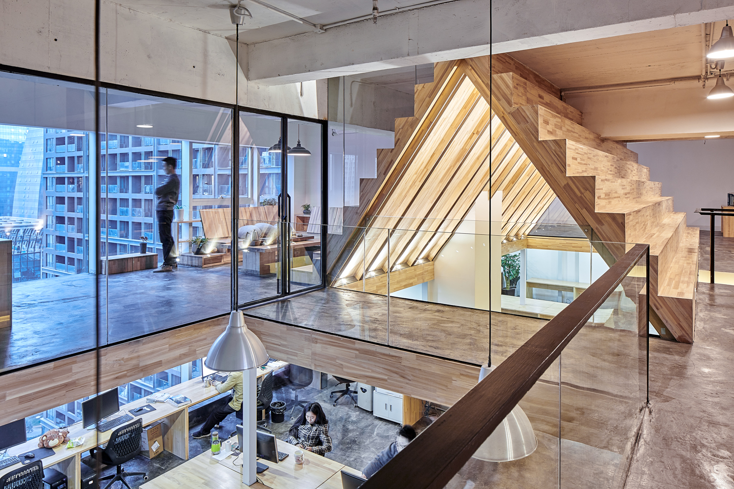 有台阶的屋顶，成都金融中心中的温馨办公室 / 合什建筑设计工作室 -16