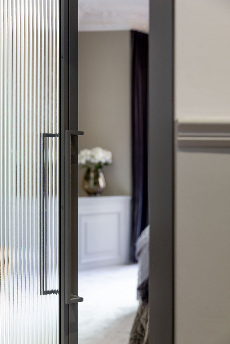 瑞典现代古典公寓的巧妙融合-23