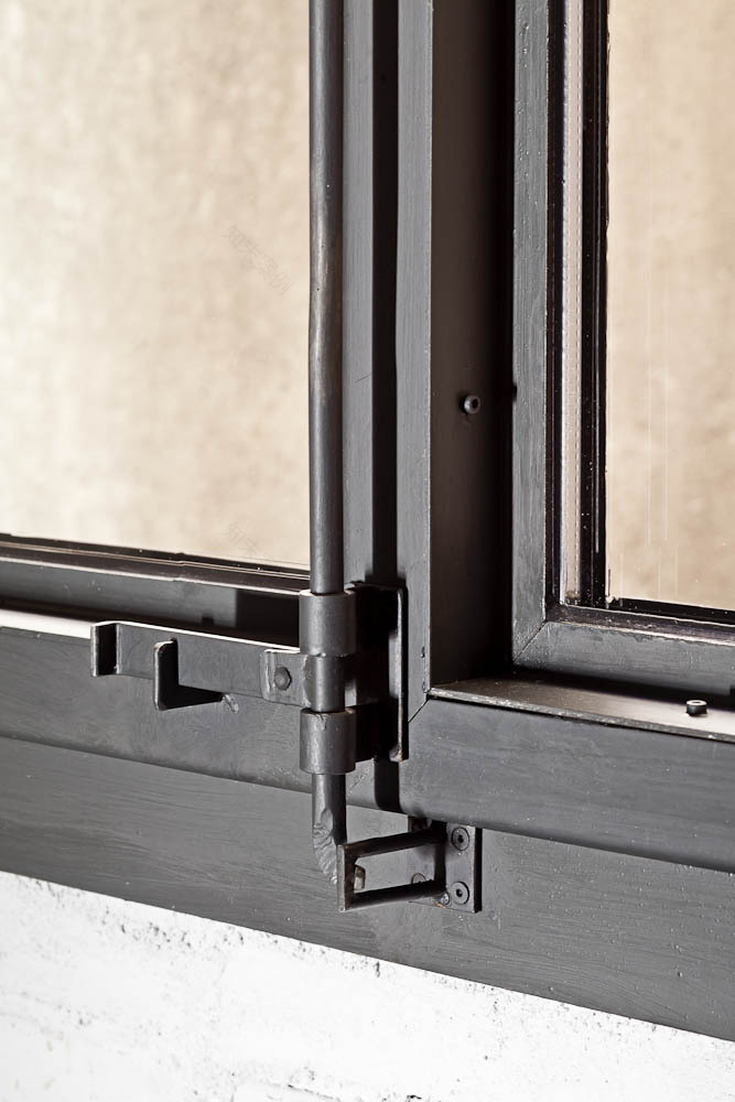 expansion of hangar artistic creation centre on the can ricart site-23