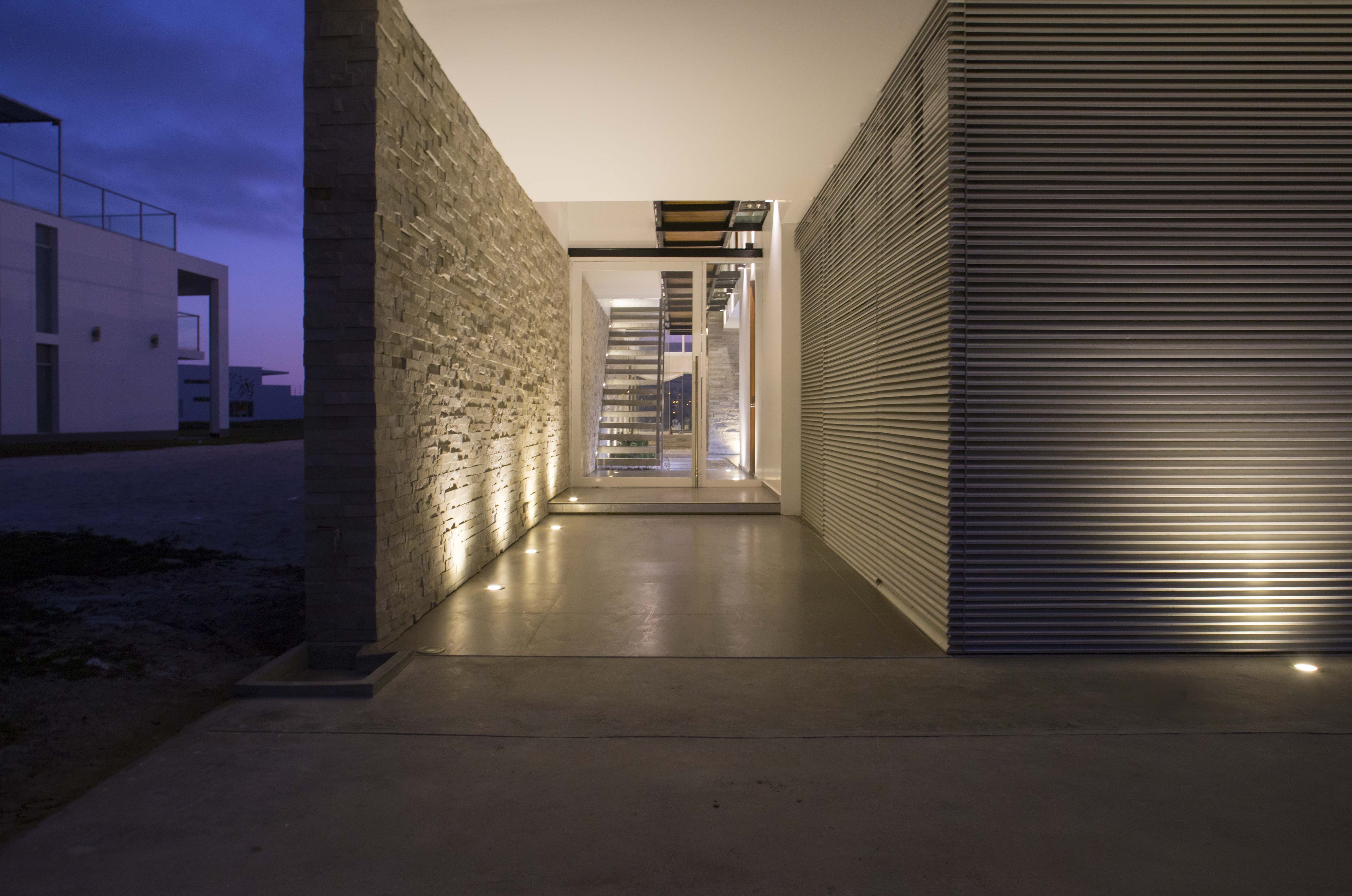 三立方体秘鲁海滩别墅 | 创新空间设计，三家庭共享和谐生活-52