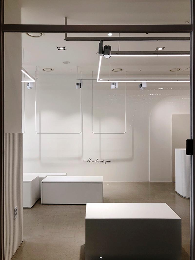 20 平米儿童服装店，现代简约风格典范-12