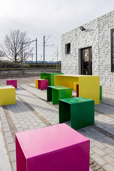 融合室内外空间的创意滑板运动中心-16