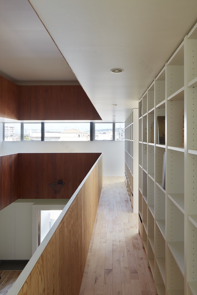 体育馆式住宅设计,室内篮球场与生活空间的创新融合-28