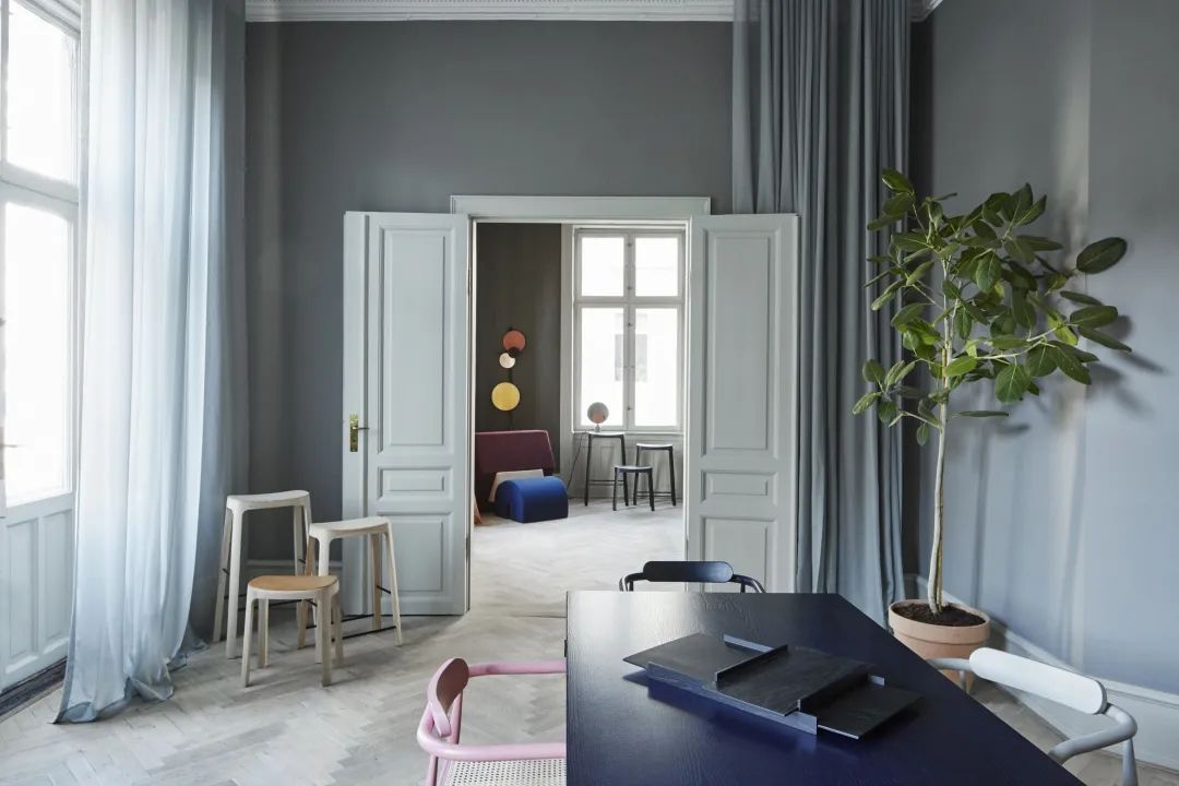 丹麦 PLEASE WAIT to be SEATED 品牌新展厅,艺术瓷砖增添空间魅力-15