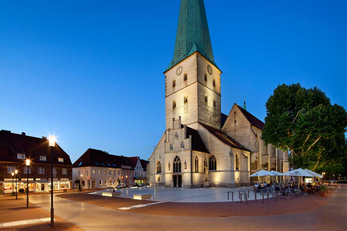 德国 Borken 圣雷米吉乌斯教堂广场的现代改造-16