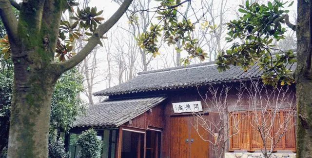 50岁的大叔，将破宅改造成别墅，里面的院子，都是诗意。-51