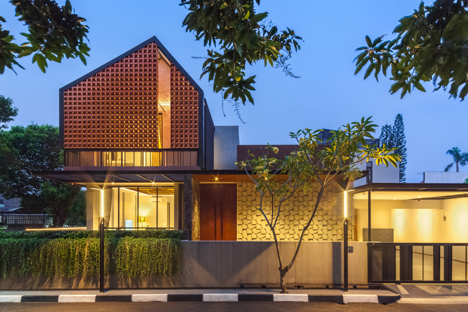 印尼热带现代住宅 | 光之井的绿洲魅力-26