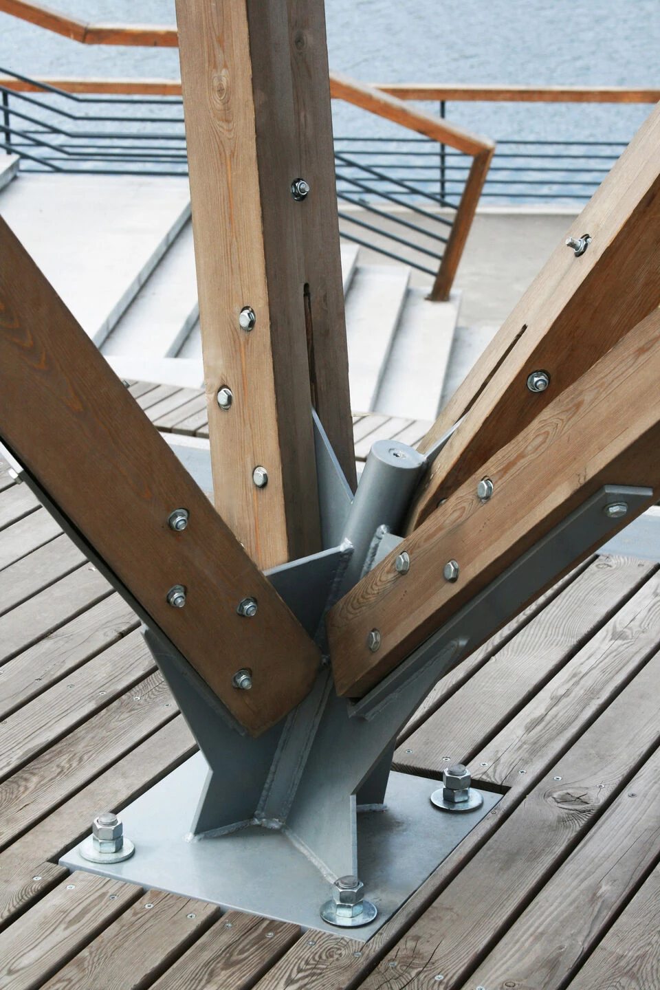 PROMENADE WITH AMPHITHEATER AND ART OBJECT-40