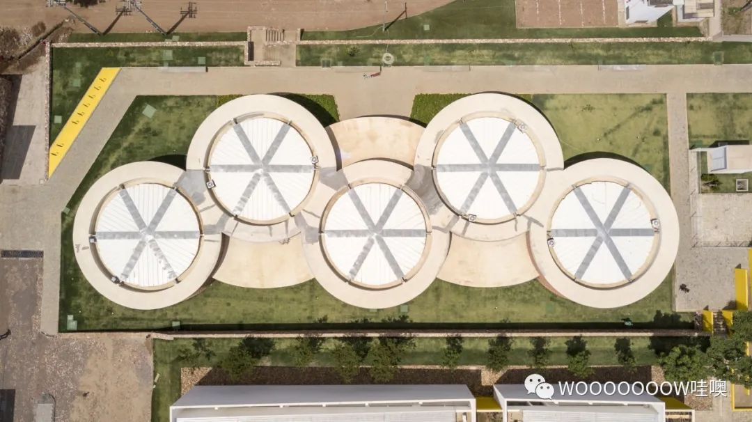 巴西 Unileão 大学体育馆 | 砖纹理与绿意空间的巧妙结合-8