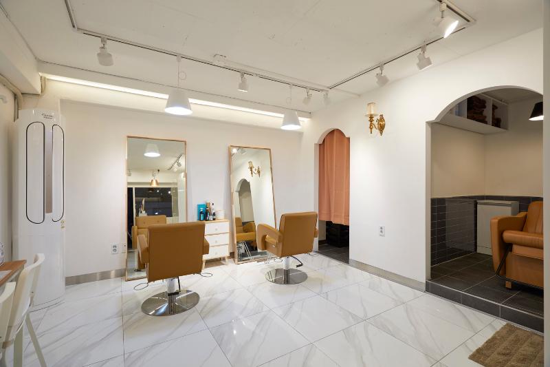 首尔简约美容院 10 坪空间打造精致美学-2