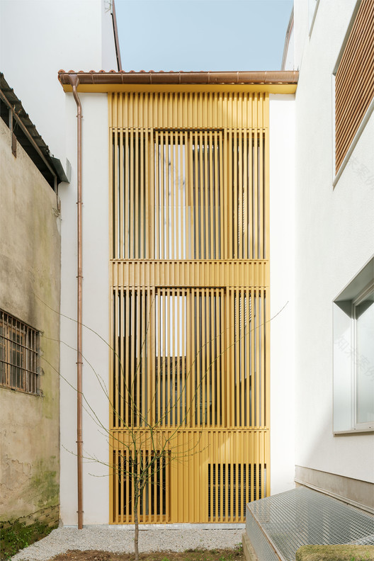 古城区的绿色复兴 · 奥伦塞公共住房 Vilar 3-32