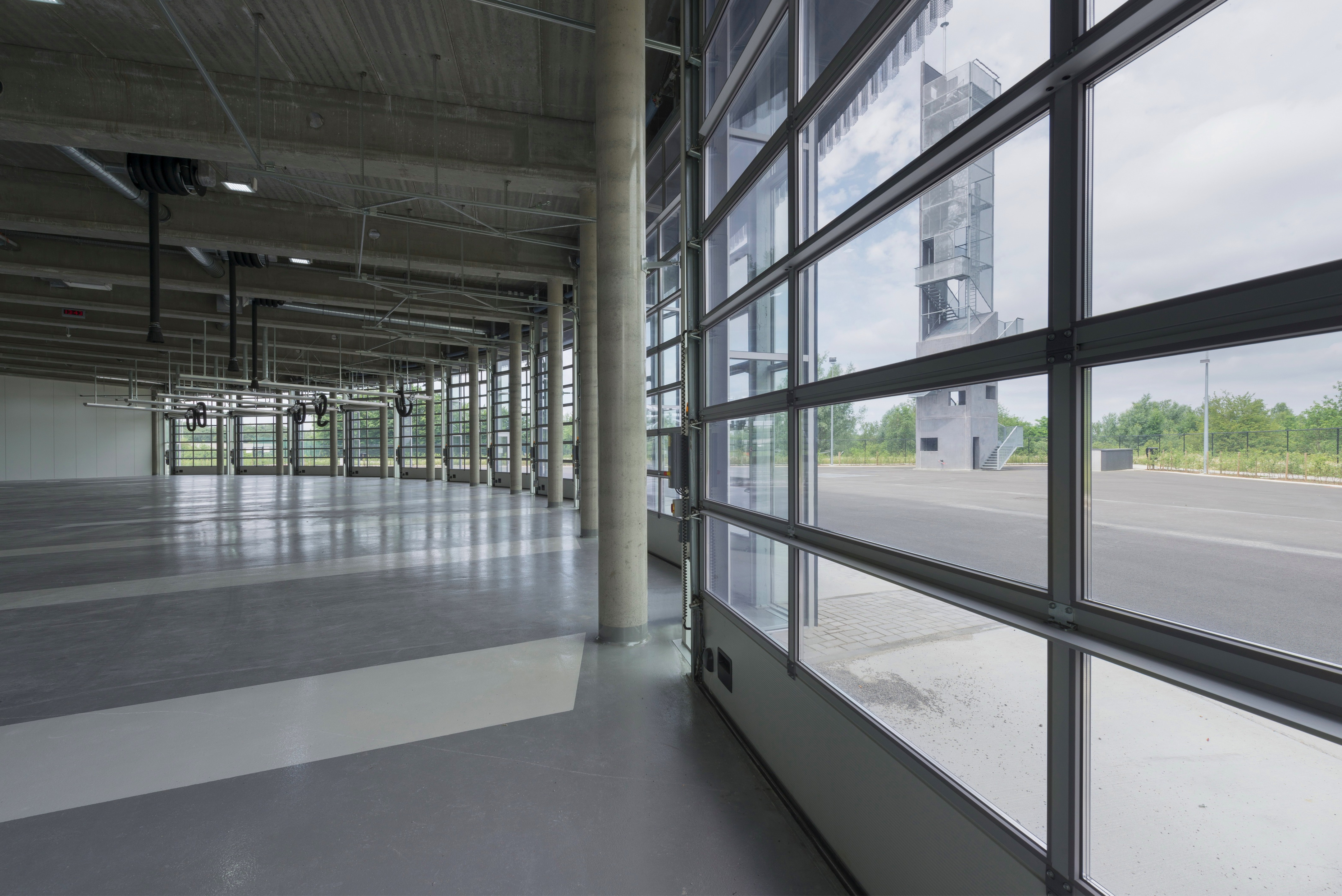 简约功能,环保节能的消防站设计-46