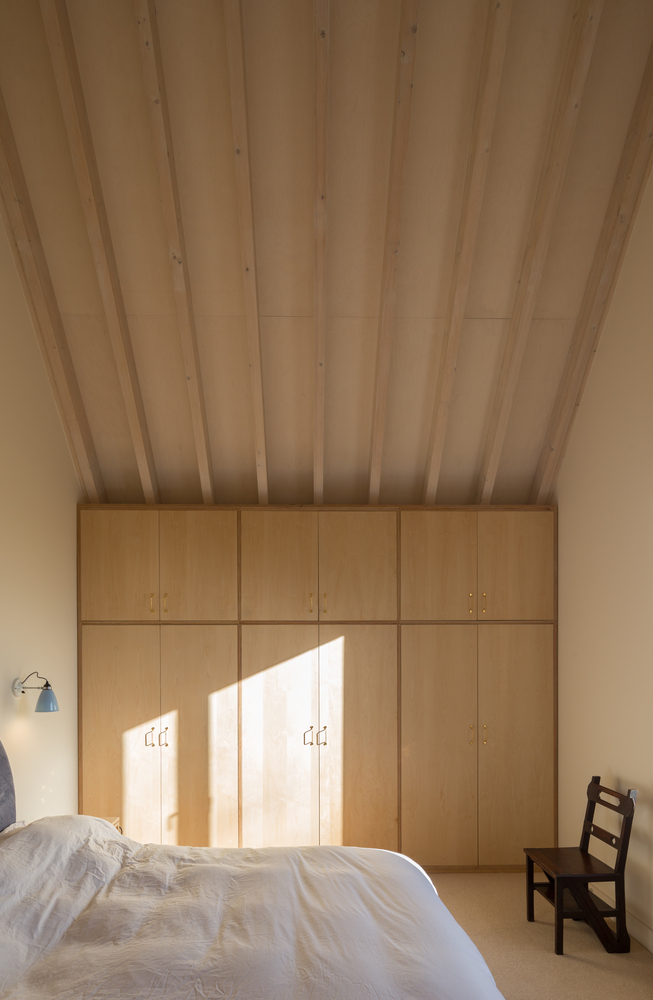 Mole Architects turn old, Edwardian British garage into contemporary, energy efficient dwelling called Fijal House 鼹鼠建筑师变老，爱德华时代的英国车库变成了当代的节能住宅，叫做菲贾尔住宅(FijalHouse)。-16