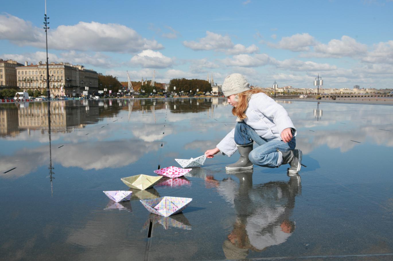 证券交易所广场的水镜

注：Le miroir d’eau常见释义为水镜 ，place de la Bourse可理解为证券交易所广场 ，一般法国很多城市有以此命名的广场，这里因缺乏更多信息无法明确具体城市，故直接按字面翻译 丨法国丨JML Water Feature Design-13