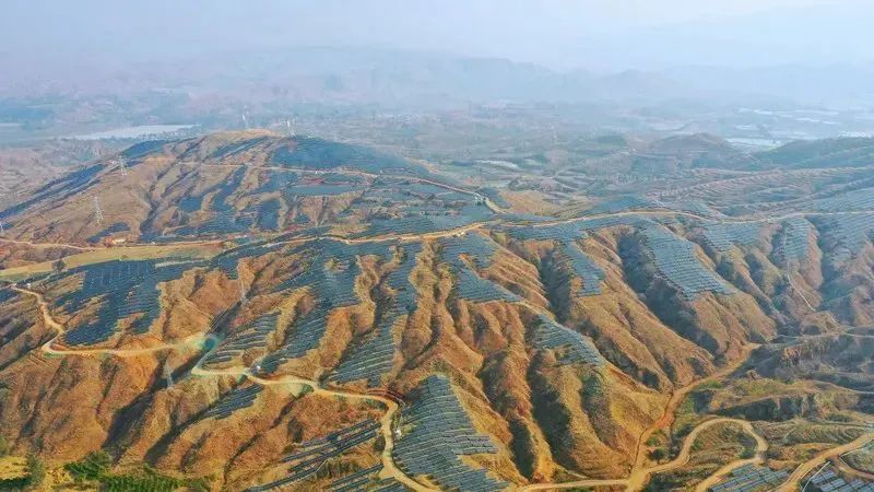 上海宝冶承建的禄丰市桃园220MW光伏电站项目成功并网-114