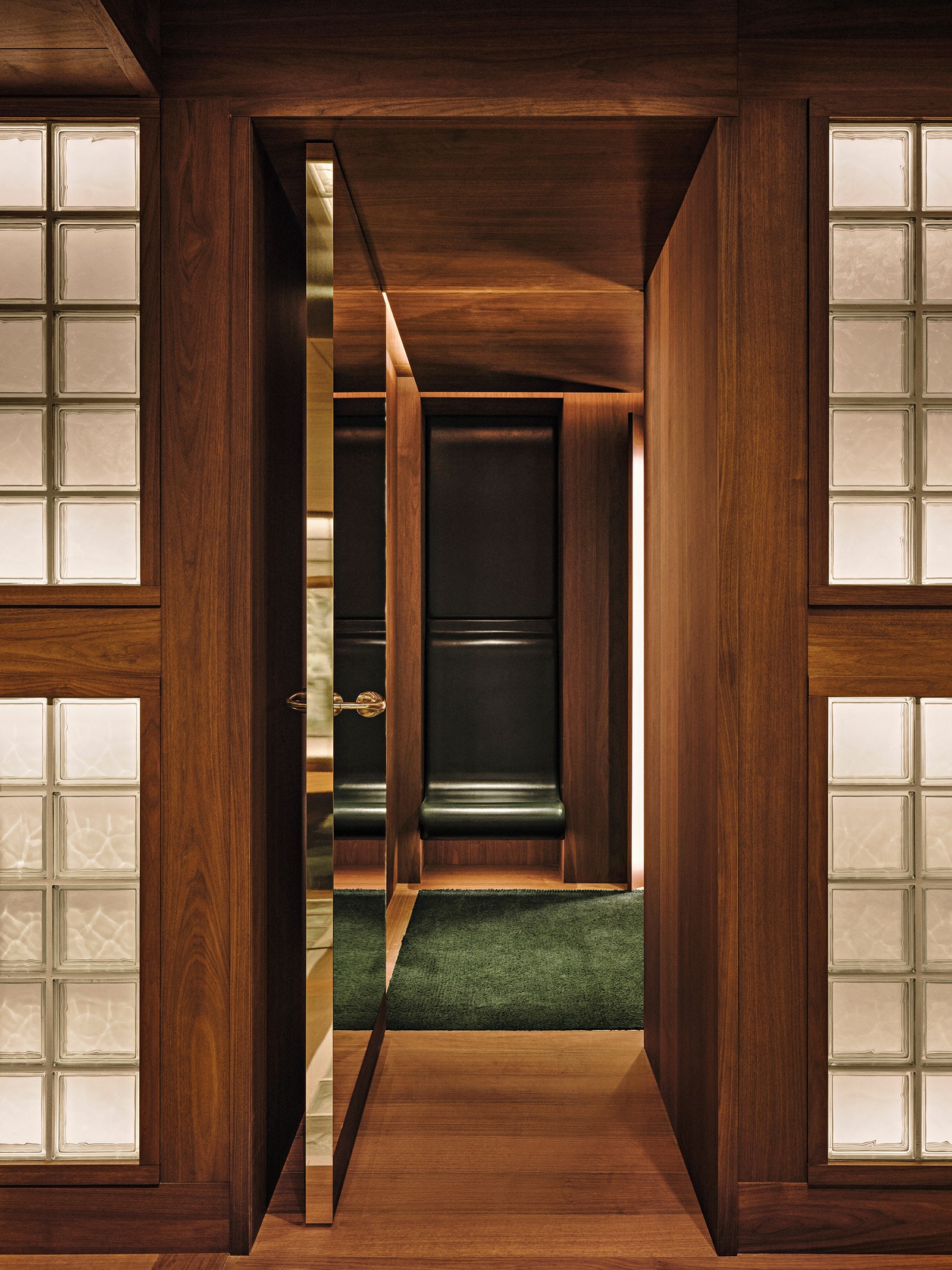 Les grandes maisons de mode investissent dans le design | AD Magazine-5