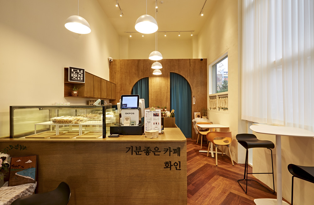 咖啡馆设计 | 愉悦心情的 10 平米咖啡厅-3