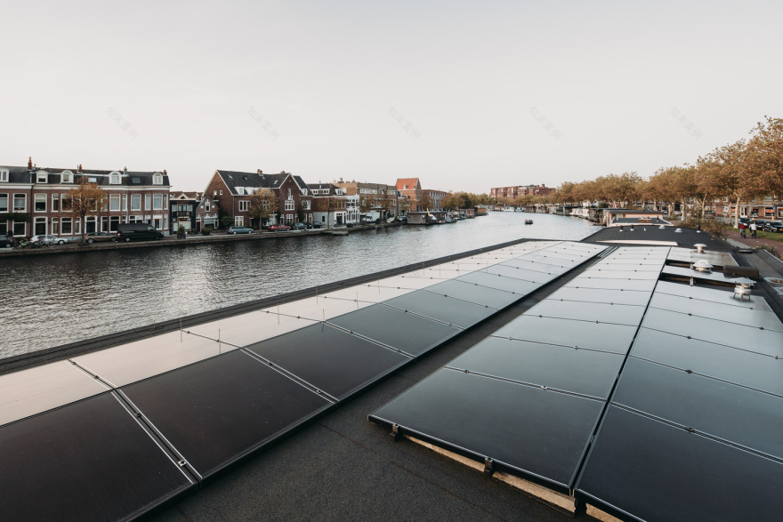Energy Neutral Floating Villa ‘Haarlem Shuffle’ vanOmmeren-77