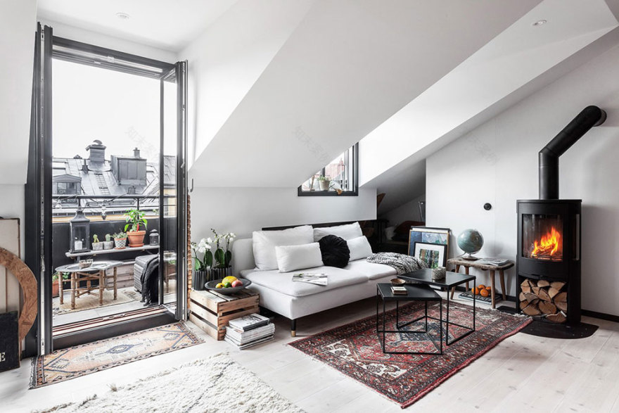 瑞典 35 平米砖墙阁楼公寓,原木梁与玻璃 partition 打造别致空间-8