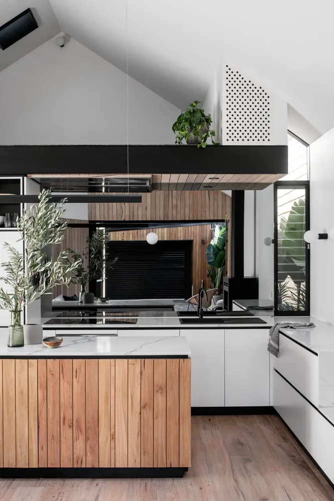 墨尔本的黑色金属小屋 | 极简环保设计惊艳城市景观-5