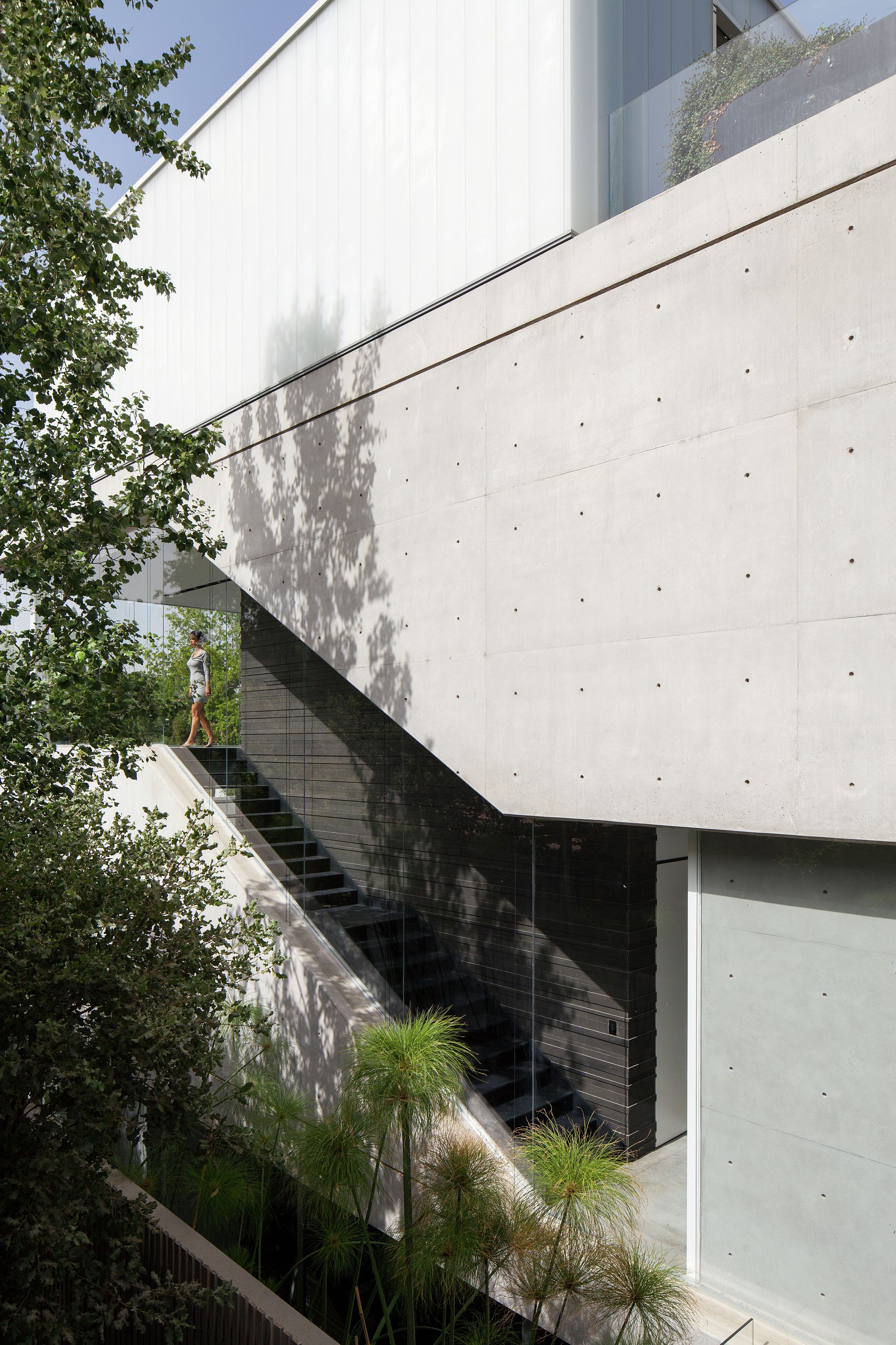 割裂与连接 | 混凝土与玻璃的共生之作-48