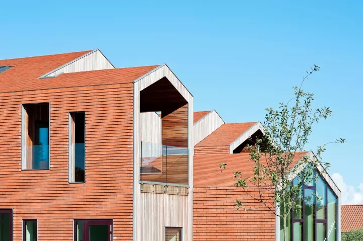 错落别致山墙群，安心交付孩子家-3