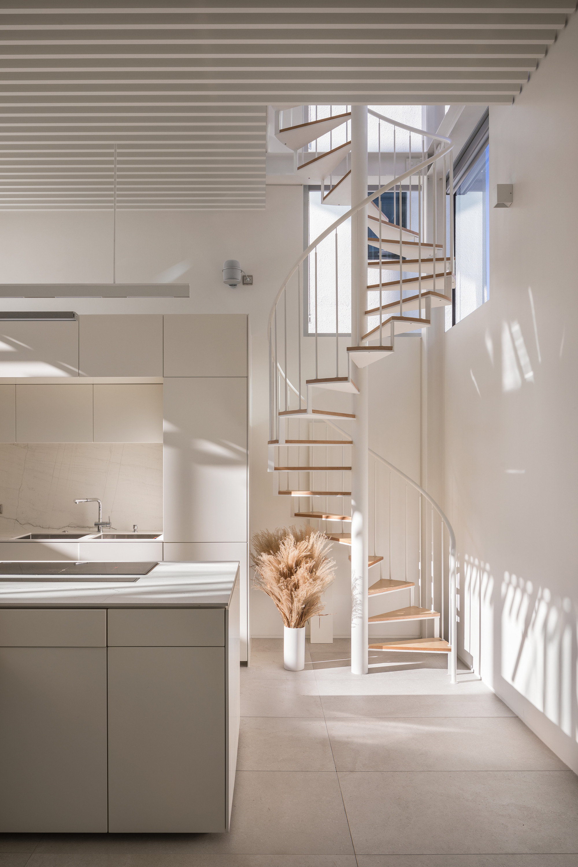 Light Hollow / YounghanChung Architects-26