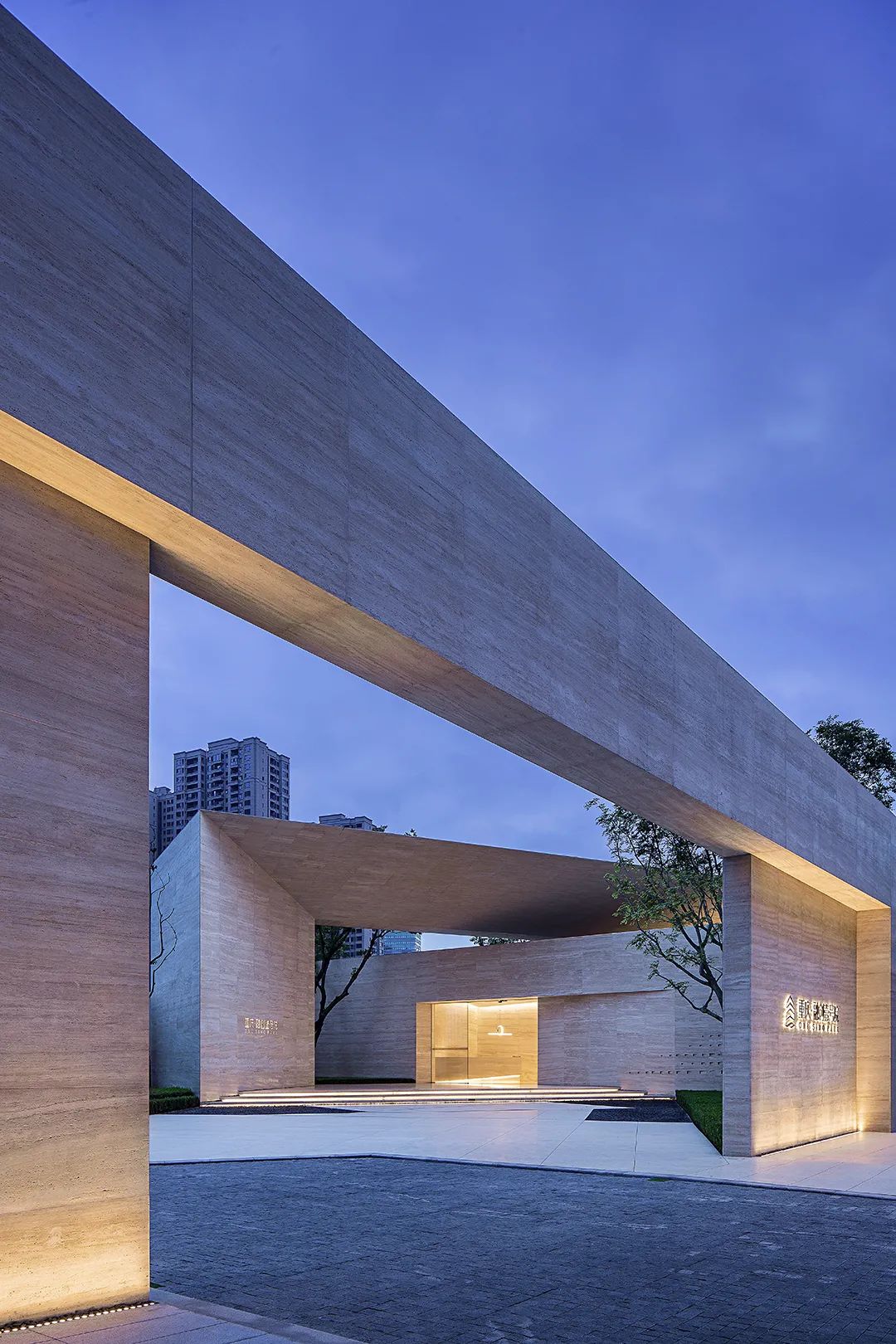 重庆壹方艺术馆 | 解构自然，重塑山城艺术地标-23