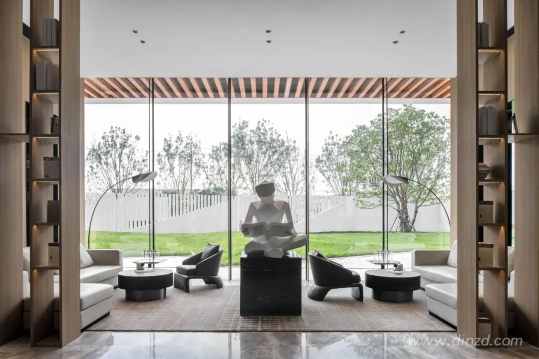 青岛 MOMA 通汇当代阅销售中心 | 现代与线条主义的艺术混搭-33