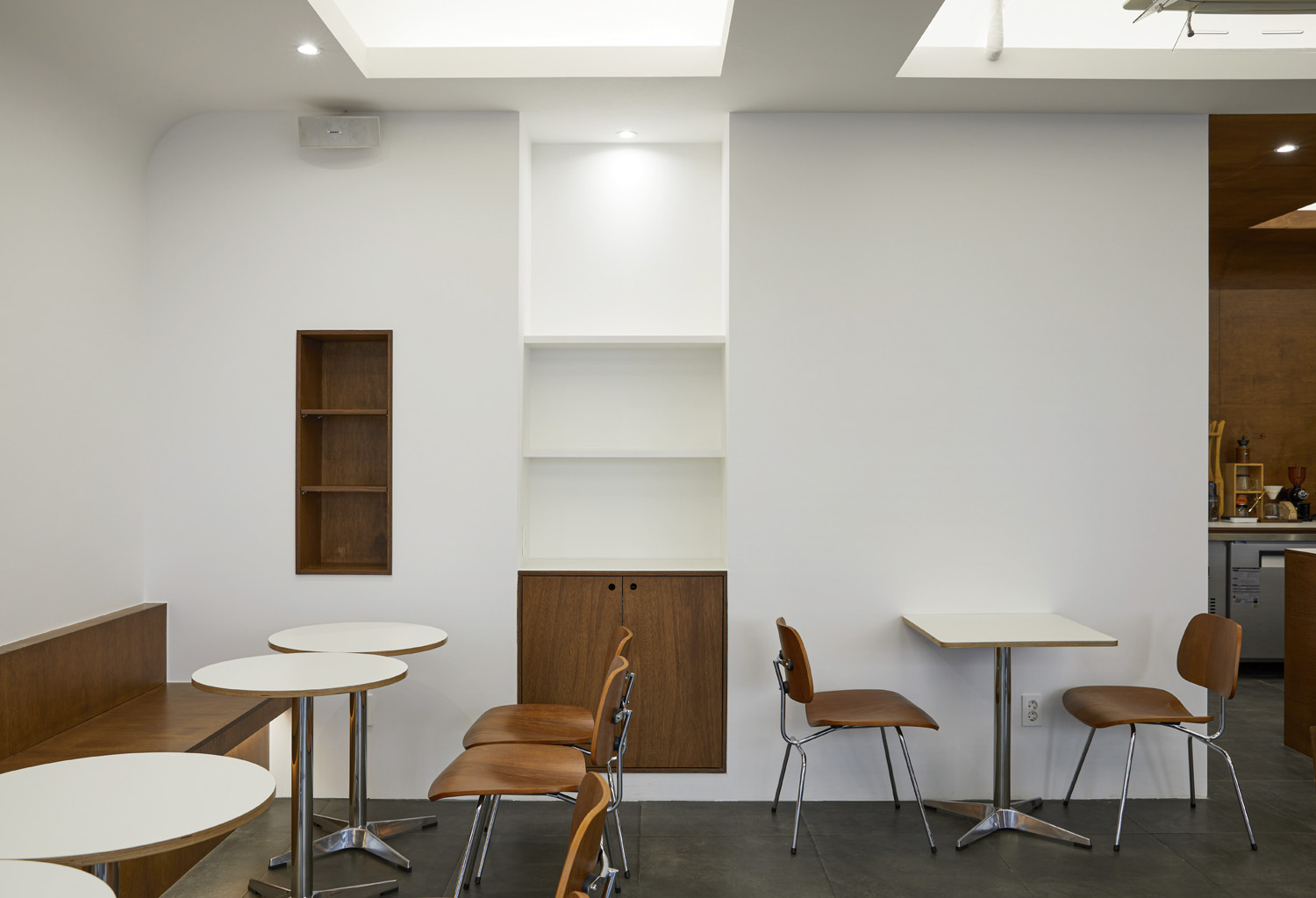 20 平米温馨咖啡馆设计，简约风格的魅力-5