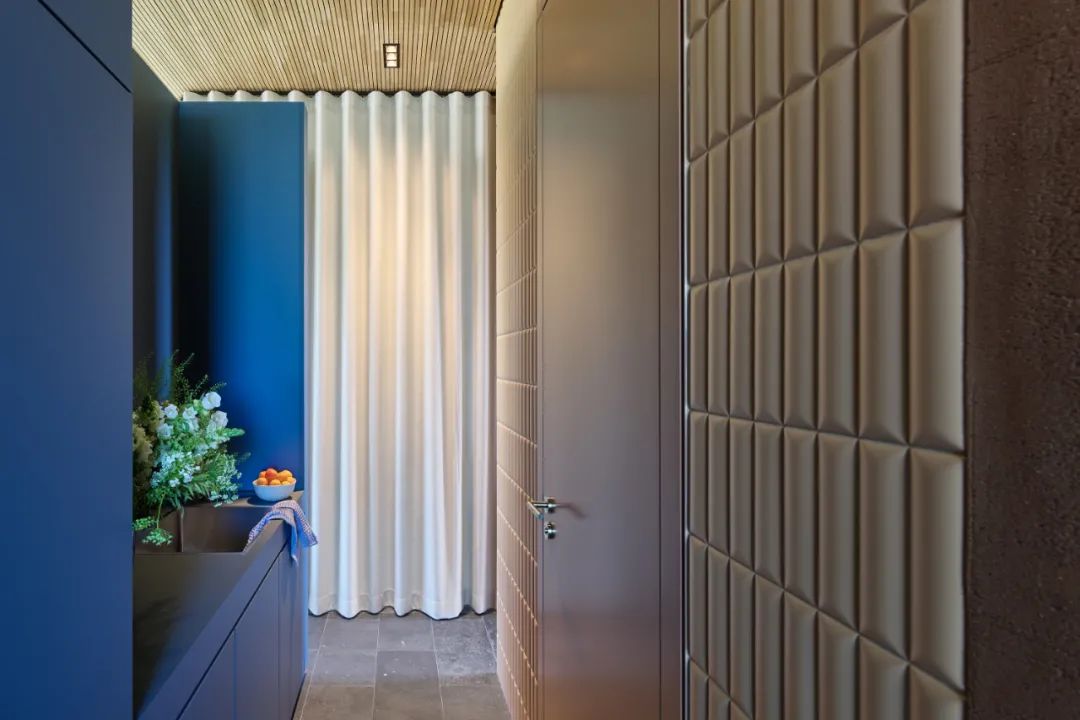 后院“悬浮连接”建筑丨Ippolito Fleitz Group-16