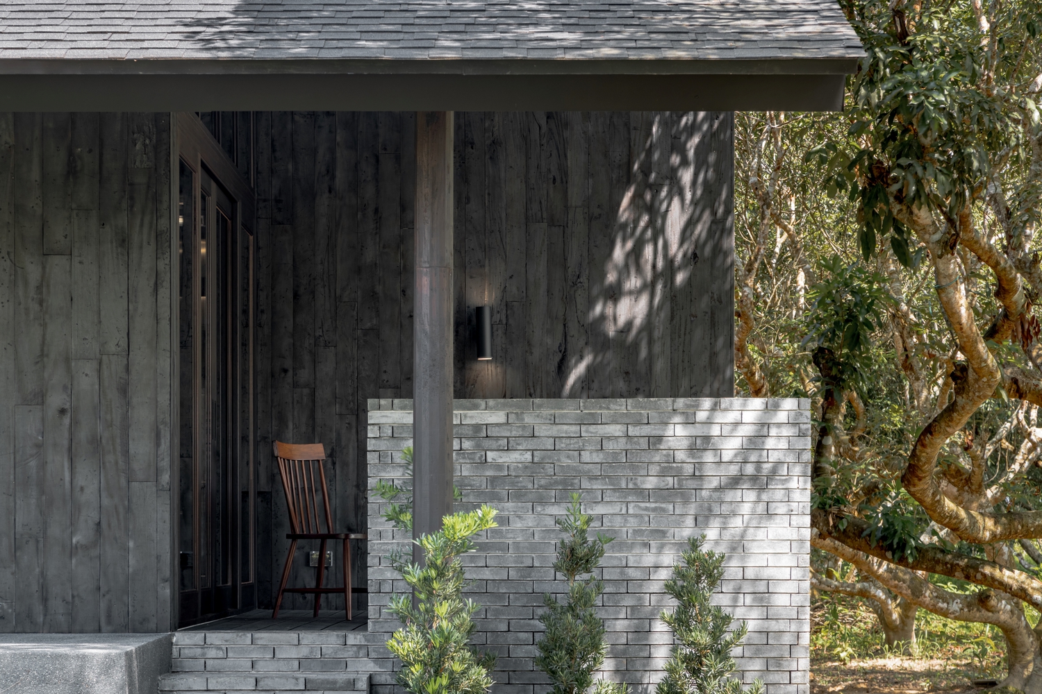 小花园里的玛达咖啡馆丨BodinChapa Architects-25