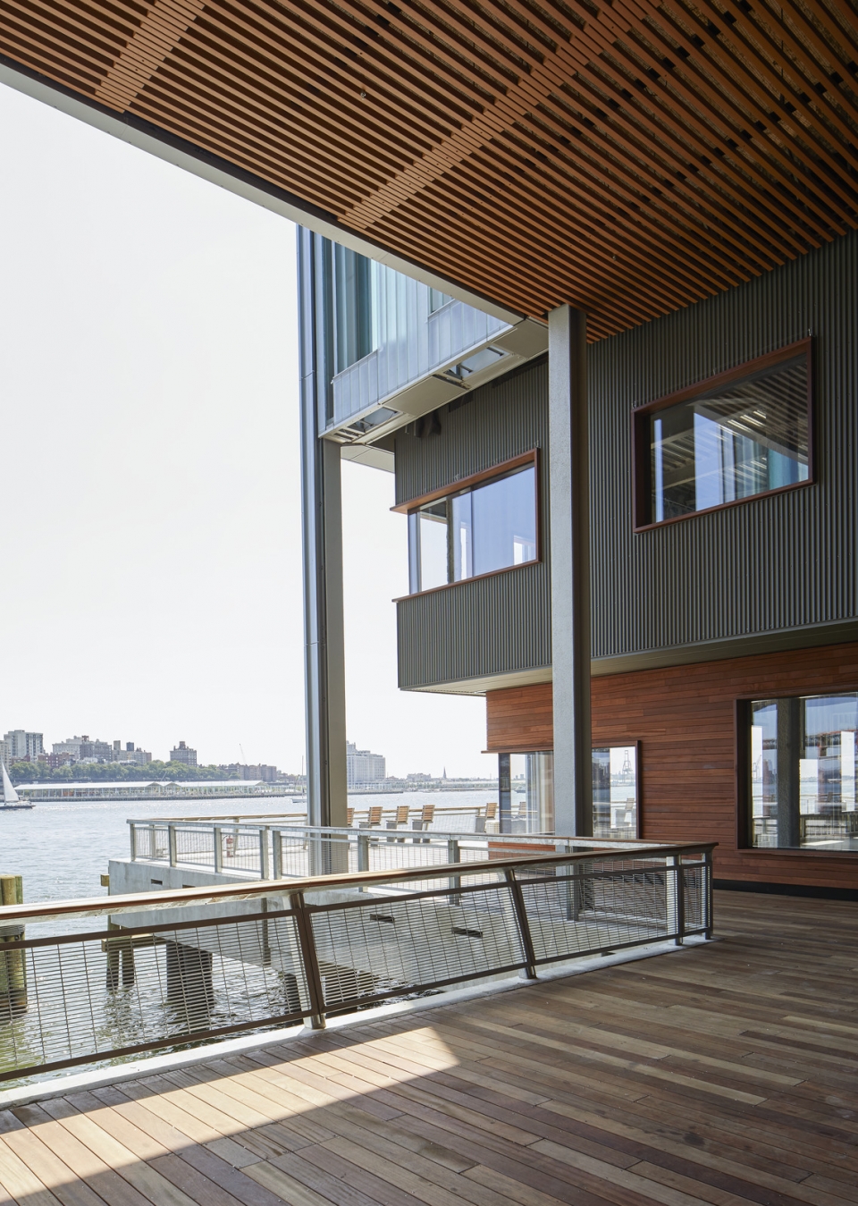 纽约 17 号码头公共空间,巨型玻璃面板系统成亮点-28