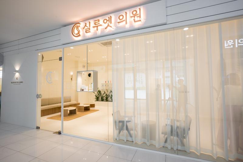 简约现代 43 平米美容诊所设计-13