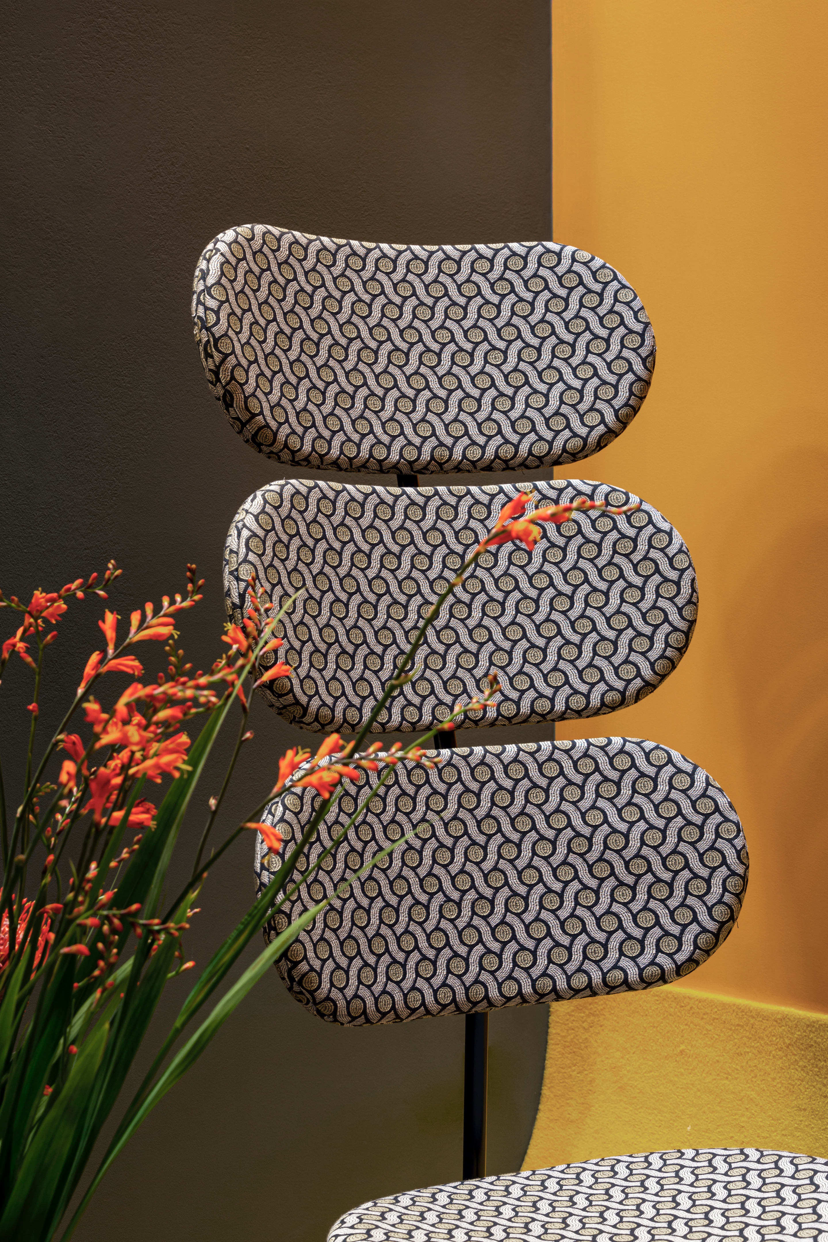 色彩鲜明的剧场化妆间设计-17