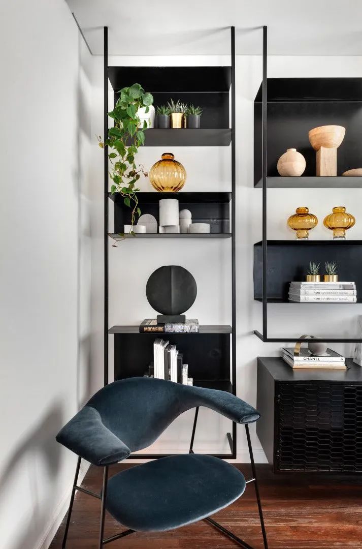 Aviram Kushmirski 打造轻奢风空间，黑白色调与实木地板的完美搭配-90