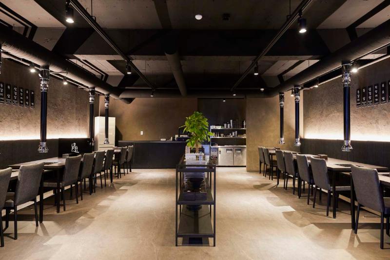 25 平米极简黑宅，照明点亮空间之美-10