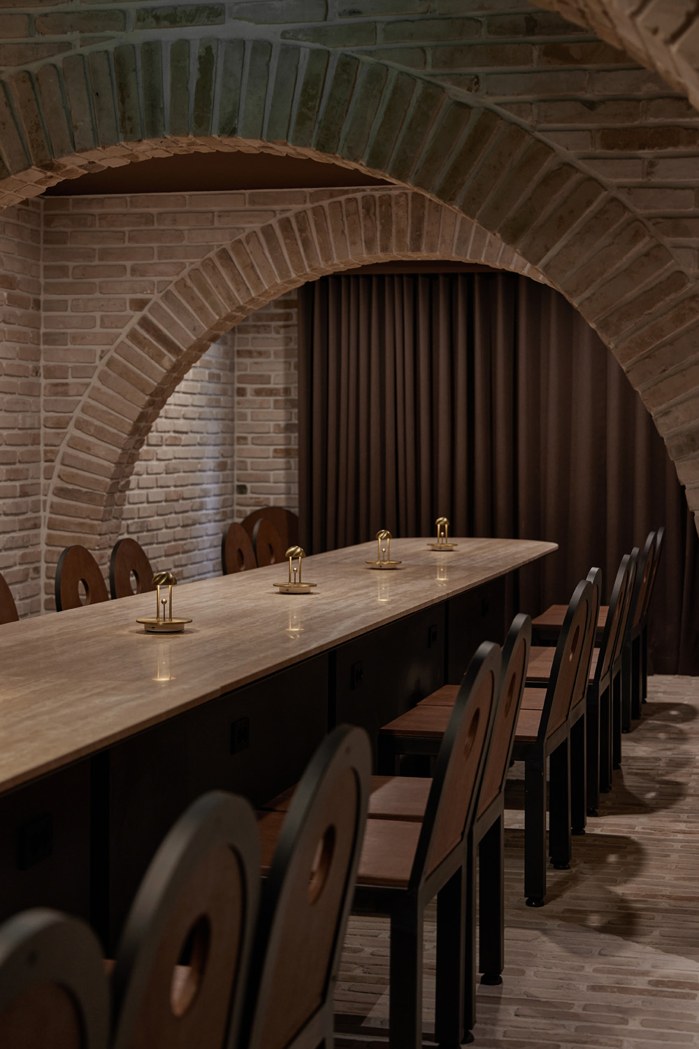 【韩国高级红酒酒吧设计】融合传统与现代的 40 平米奢华空间-23